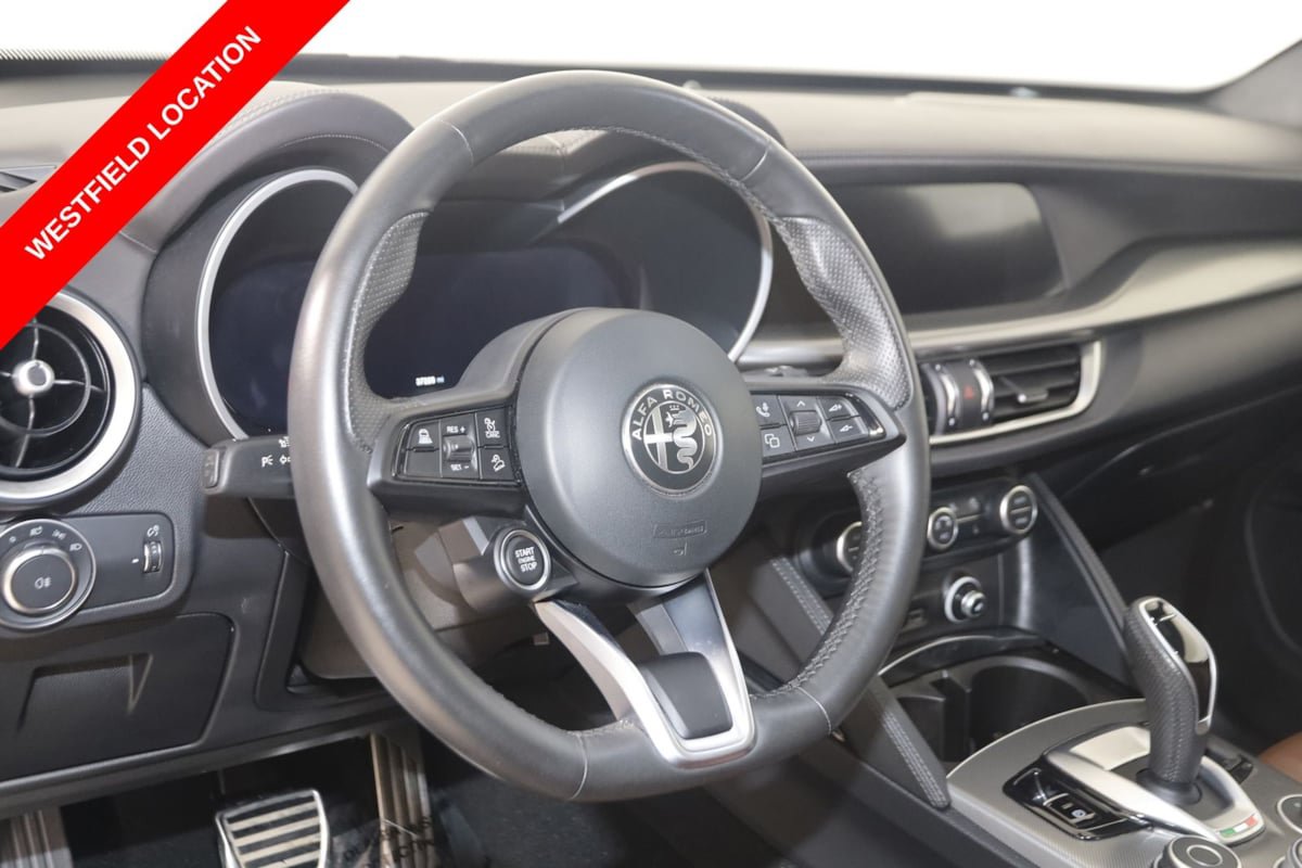 Used 2024 Alfa Romeo Stelvio Ti AWD/4WD image 6