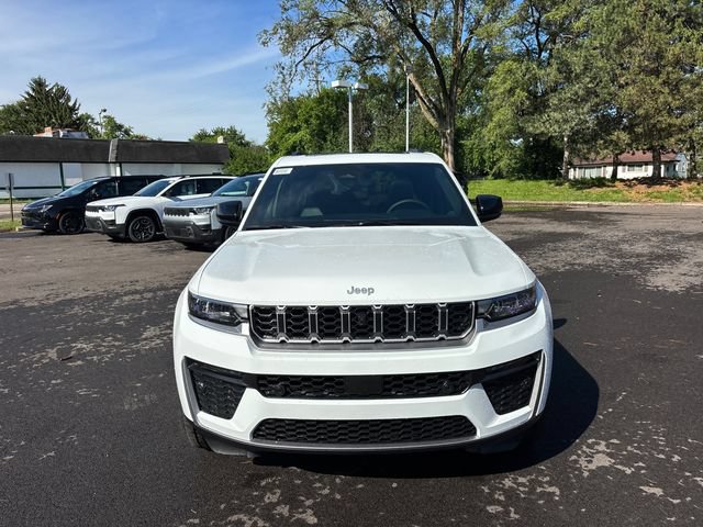 New 2026 Jeep Grand Cherokee Limited w/ Luxury Tech Group II AWD/4WD image 5