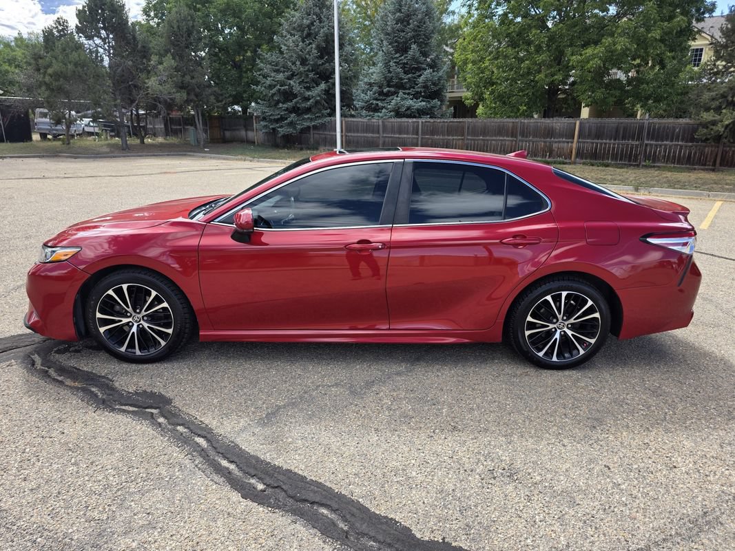 Used 2020 Toyota Camry SE FWD image 2