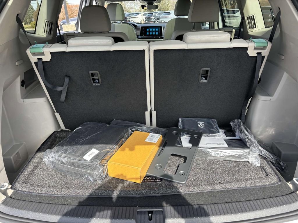 New 2025 Volkswagen Atlas SEL image 9
