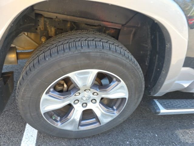 Used 2019 RAM 1500 Laramie AWD/4WD image 14