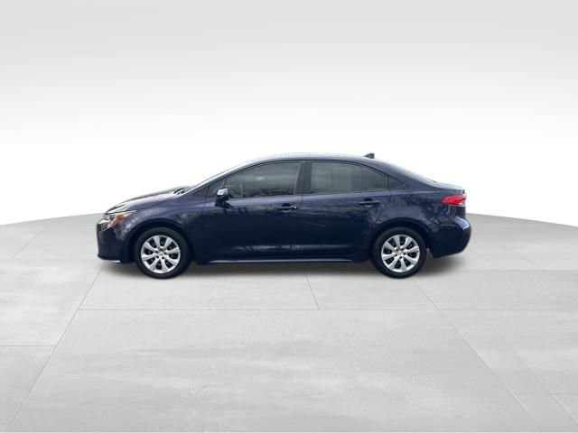 Used 2020 Toyota Corolla LE image 2