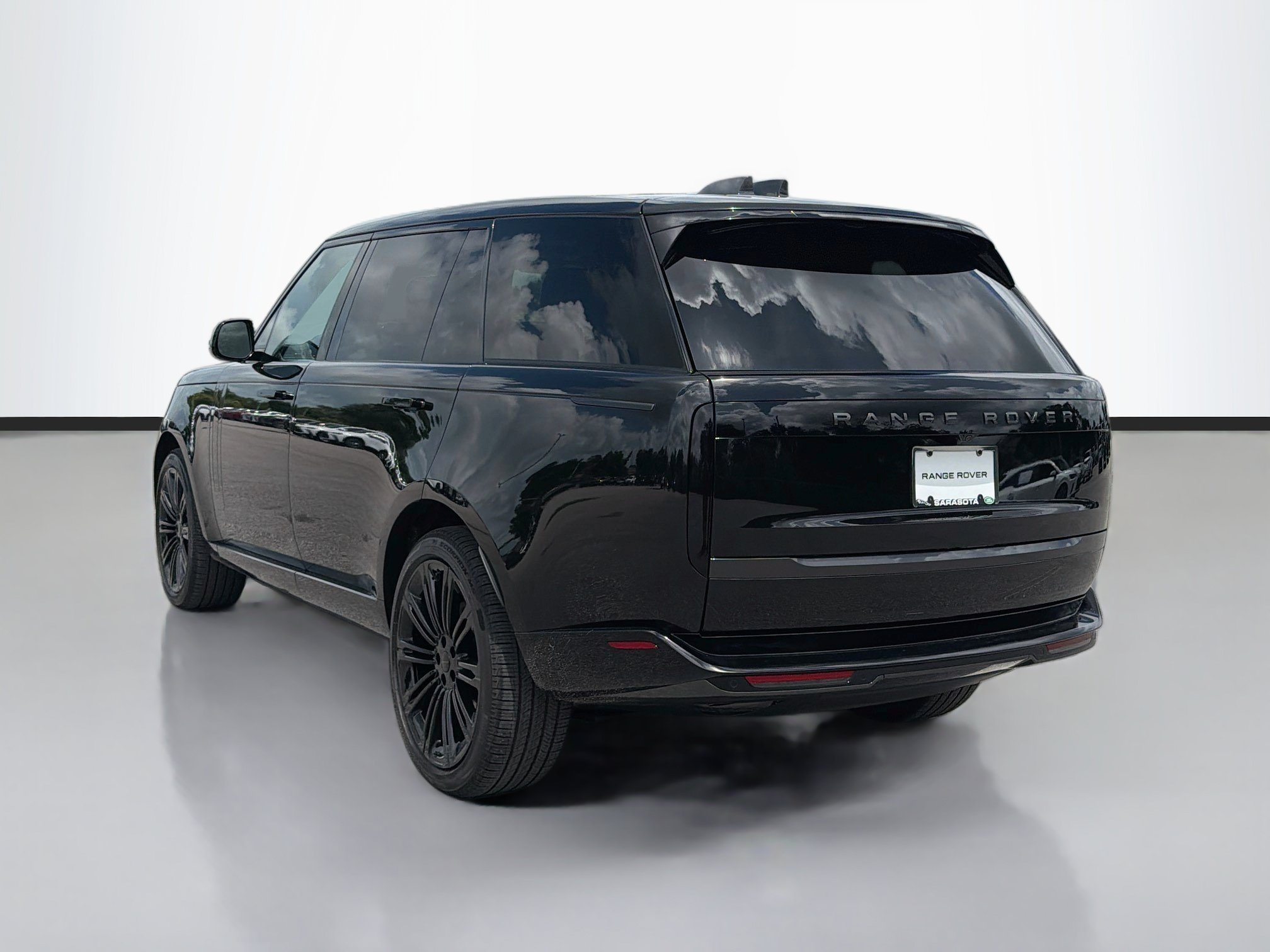 New 2026 Land Rover Range Rover Long Wheelbase SE AWD/4WD image 3