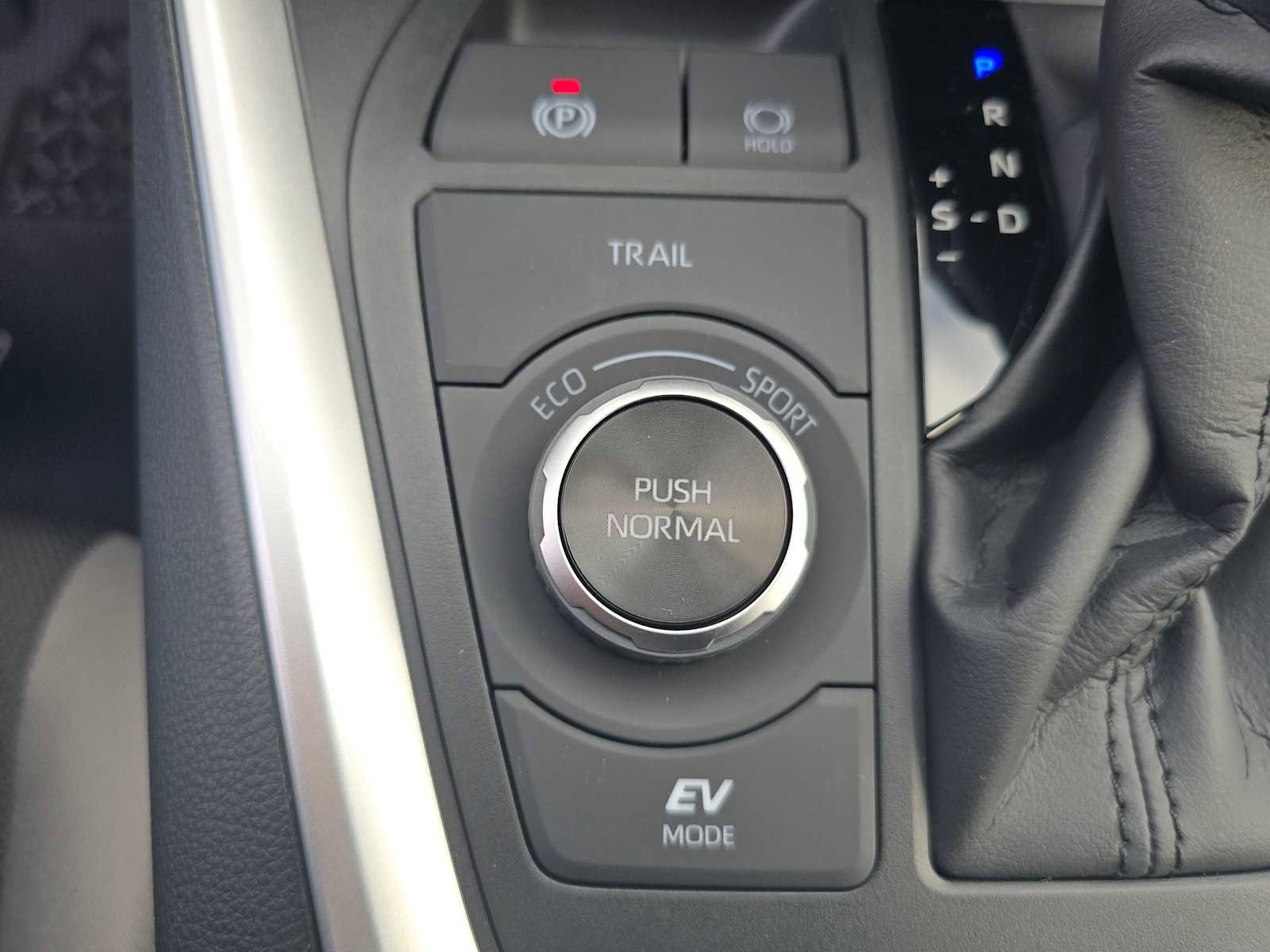 Certified 2025 Toyota RAV4 XLE image 32