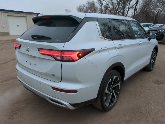 Used 2024 Mitsubishi Outlander SE image 9