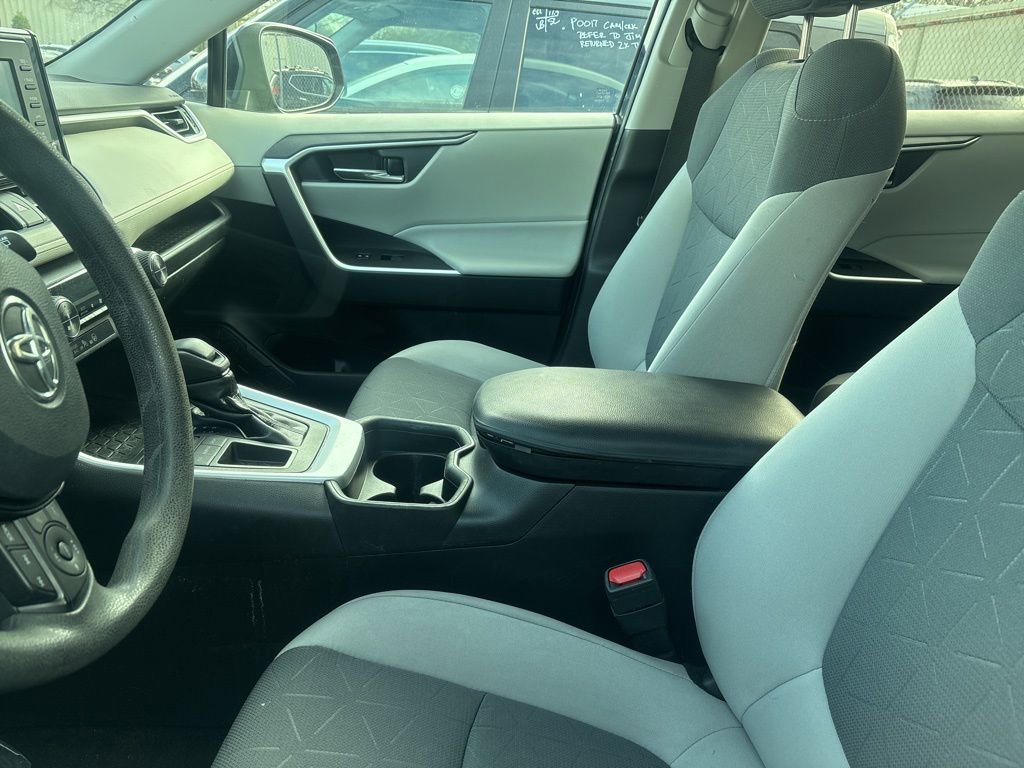 Used 2020 Toyota RAV4 XLE image 18