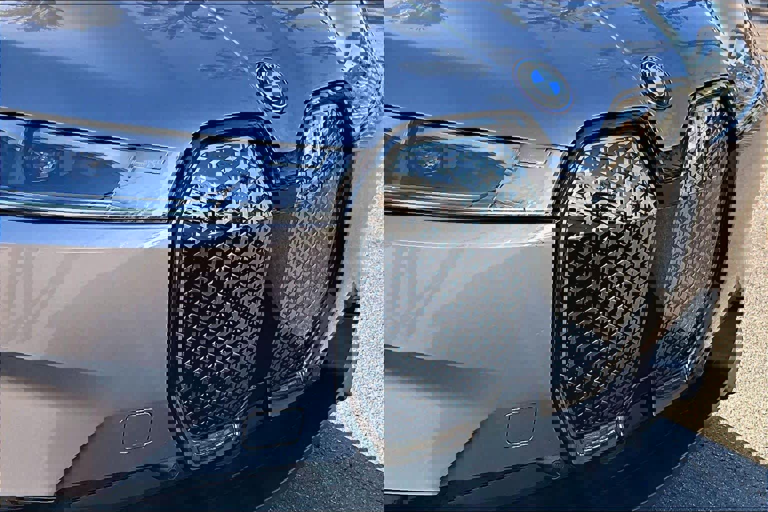 Used 2023 BMW iX xDrive50 image 28