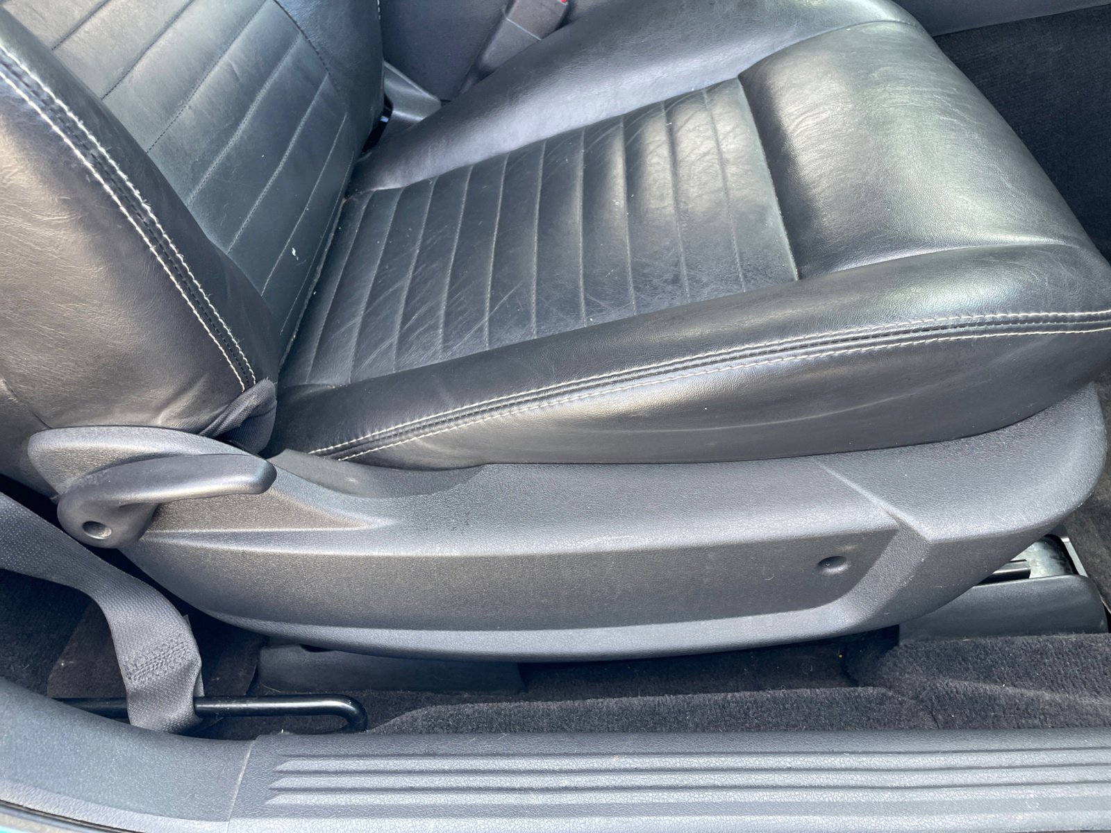 Used 2010 Dodge Challenger R/T RWD image 29