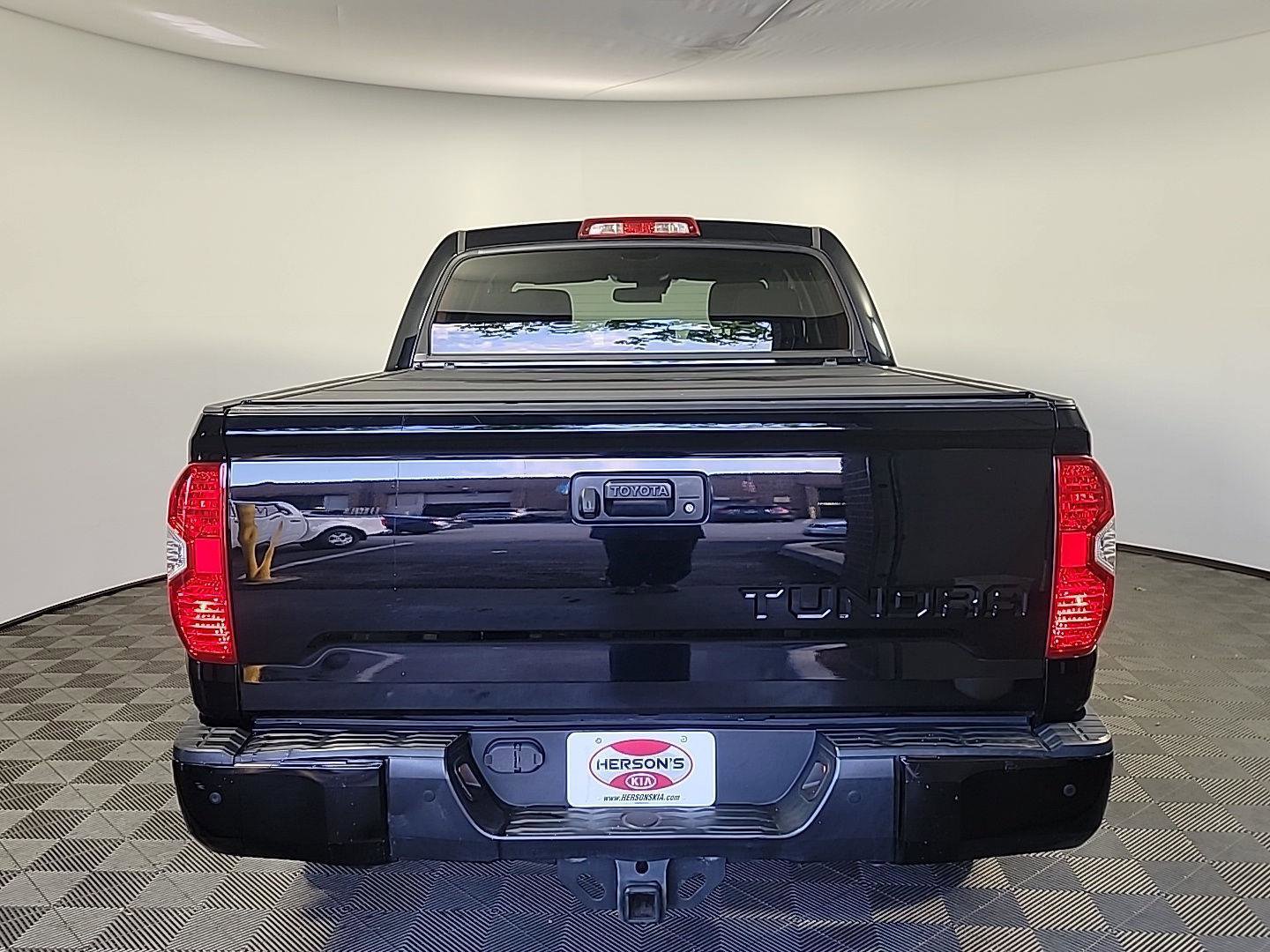 Used 2018 Toyota Tundra Limited w/ Limited Premium Package AWD/4WD image 5