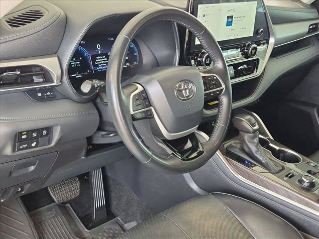 Used 2024 Toyota Highlander Platinum AWD/4WD image 10