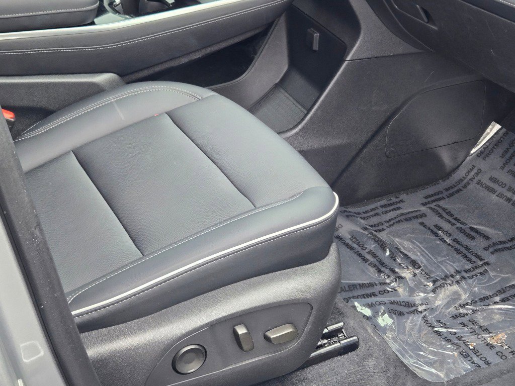 Certified 2025 Buick Enclave Preferred image 7