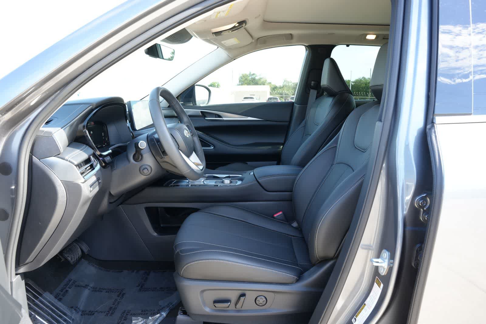 Certified 2026 INFINITI QX60 Luxe w/ Cargo Package AWD/4WD image 17