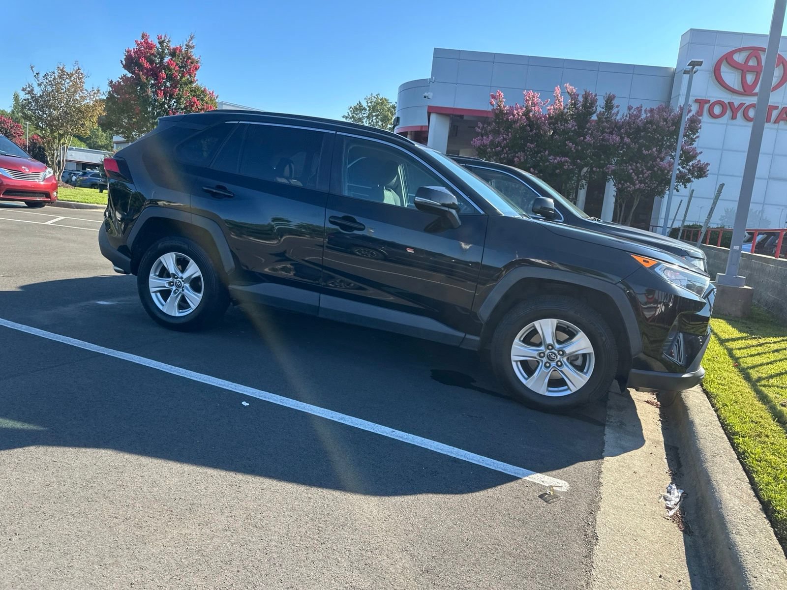 Used 2021 Toyota RAV4 XLE FWD image 8