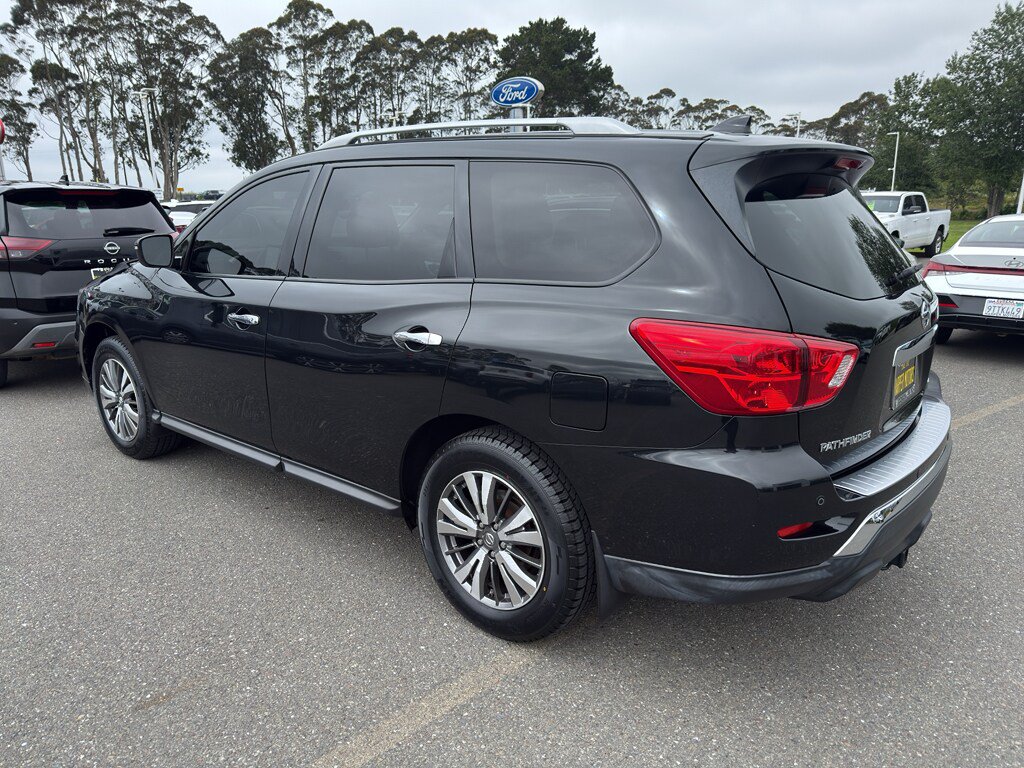 Used 2020 Nissan Pathfinder S AWD/4WD image 3