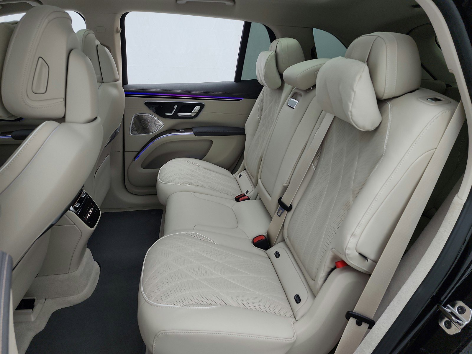 New 2026 Mercedes-Benz EQS 550 4MATIC SUV image 11