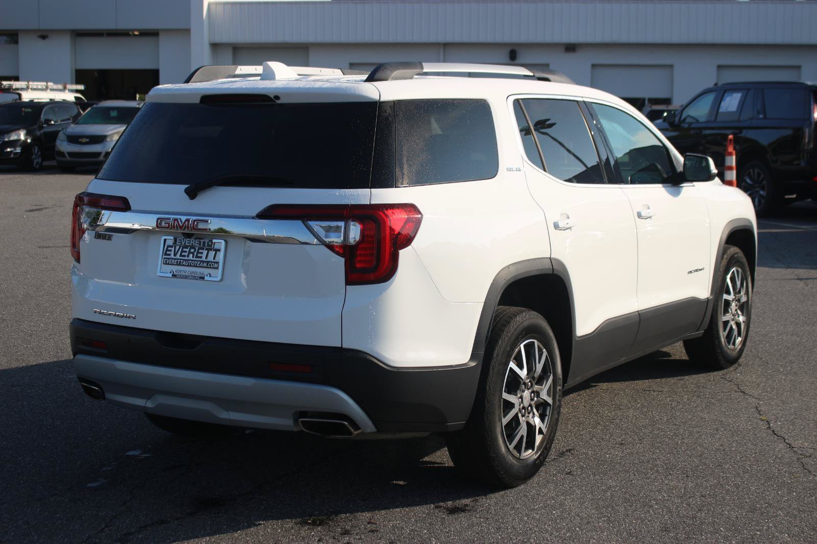 Used 2021 GMC Acadia SLE w/ Driver Convenience Package FWD image 7