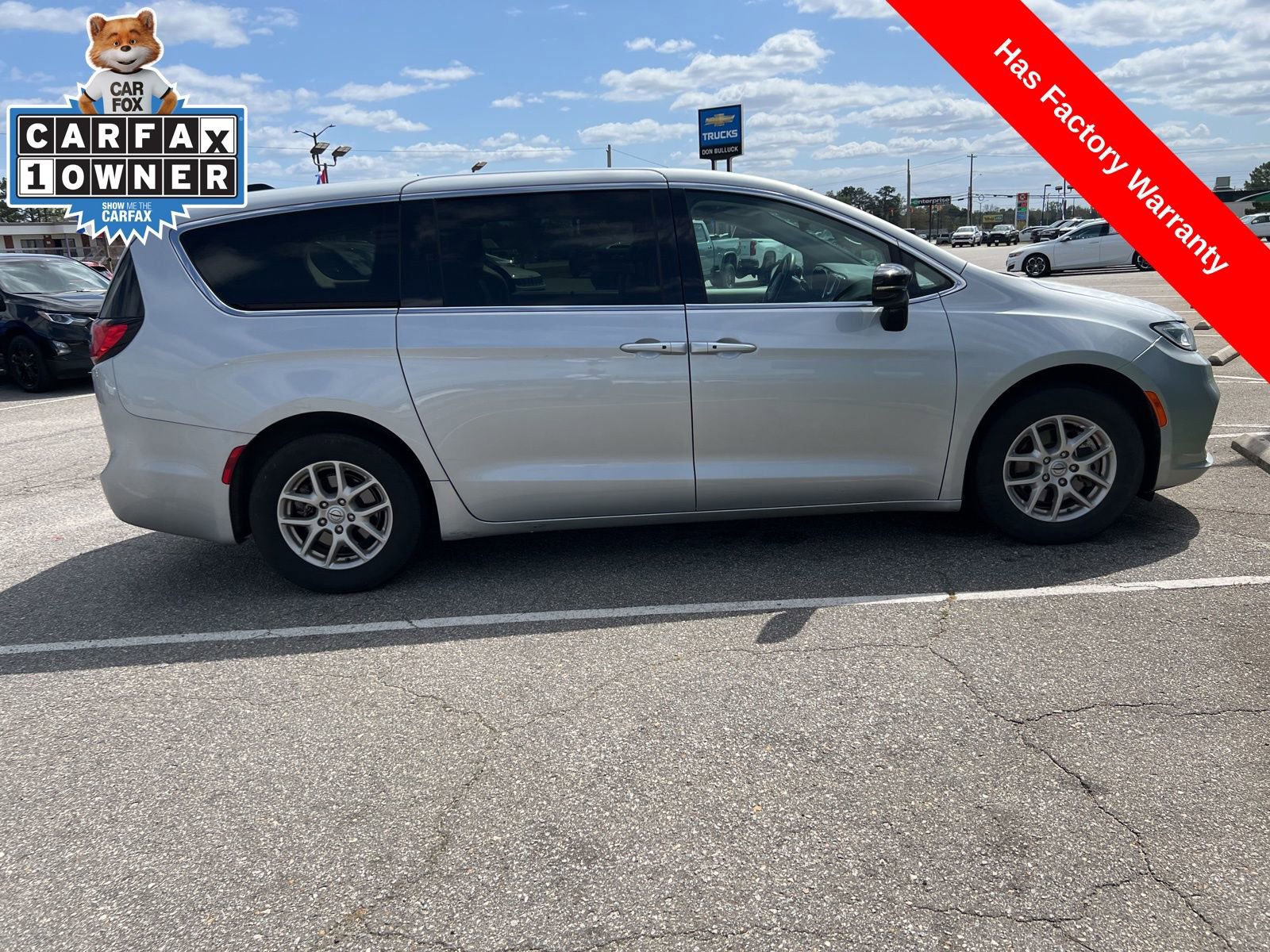 Used 2024 Chrysler Pacifica Touring-L image 6