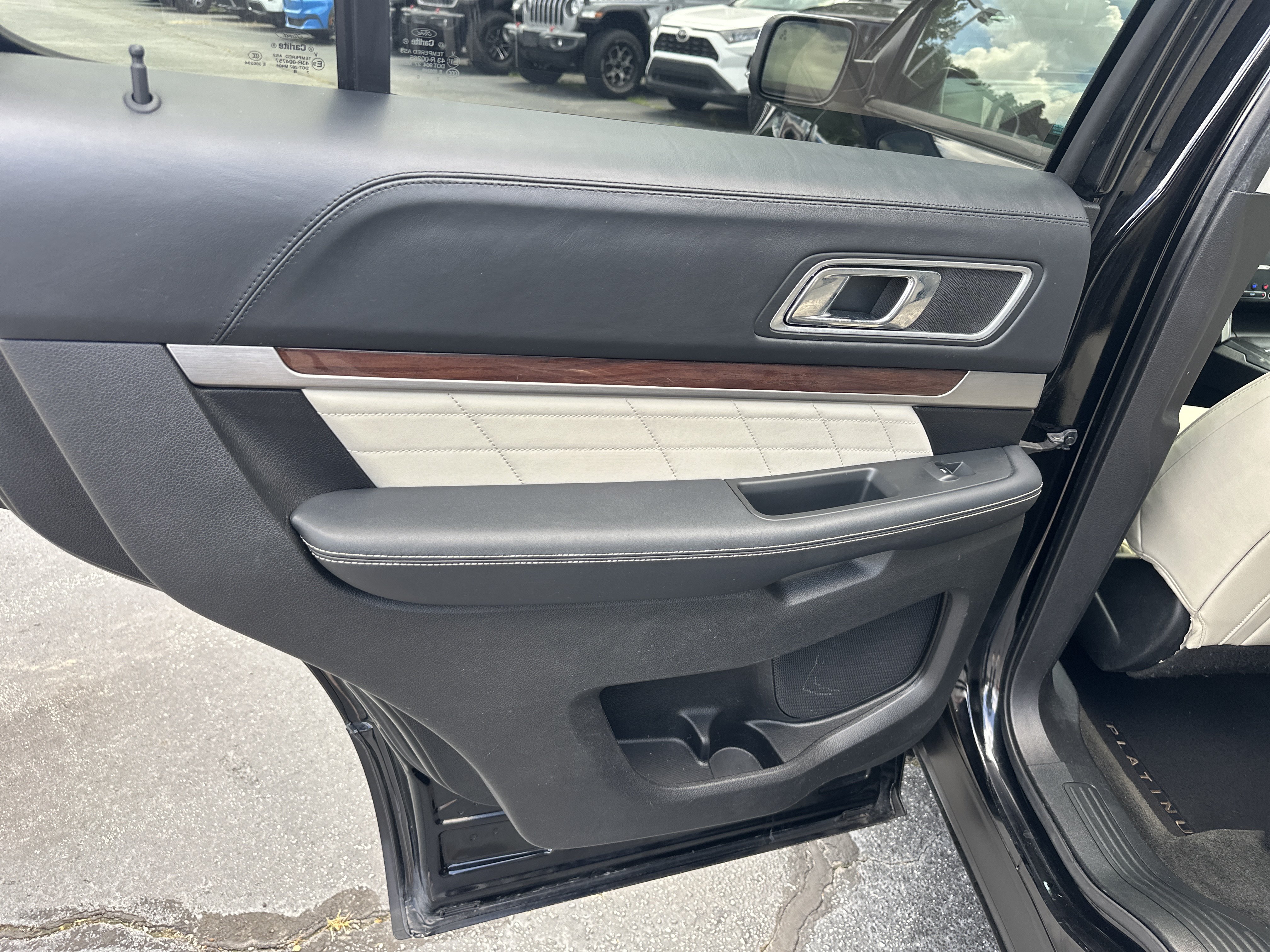 Used 2017 Ford Explorer Platinum AWD/4WD image 25