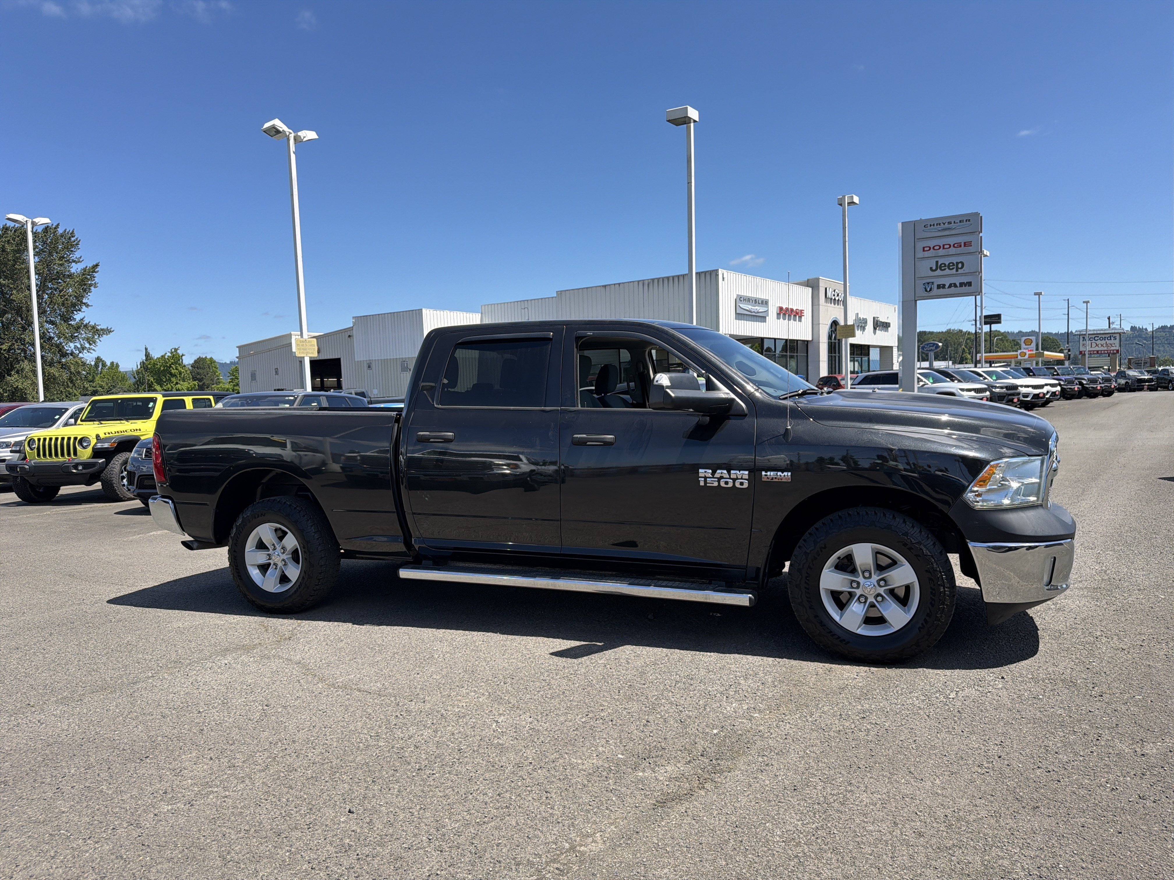 Used 2018 RAM 1500 ST w/ SXT Appearance Group AWD/4WD image 7