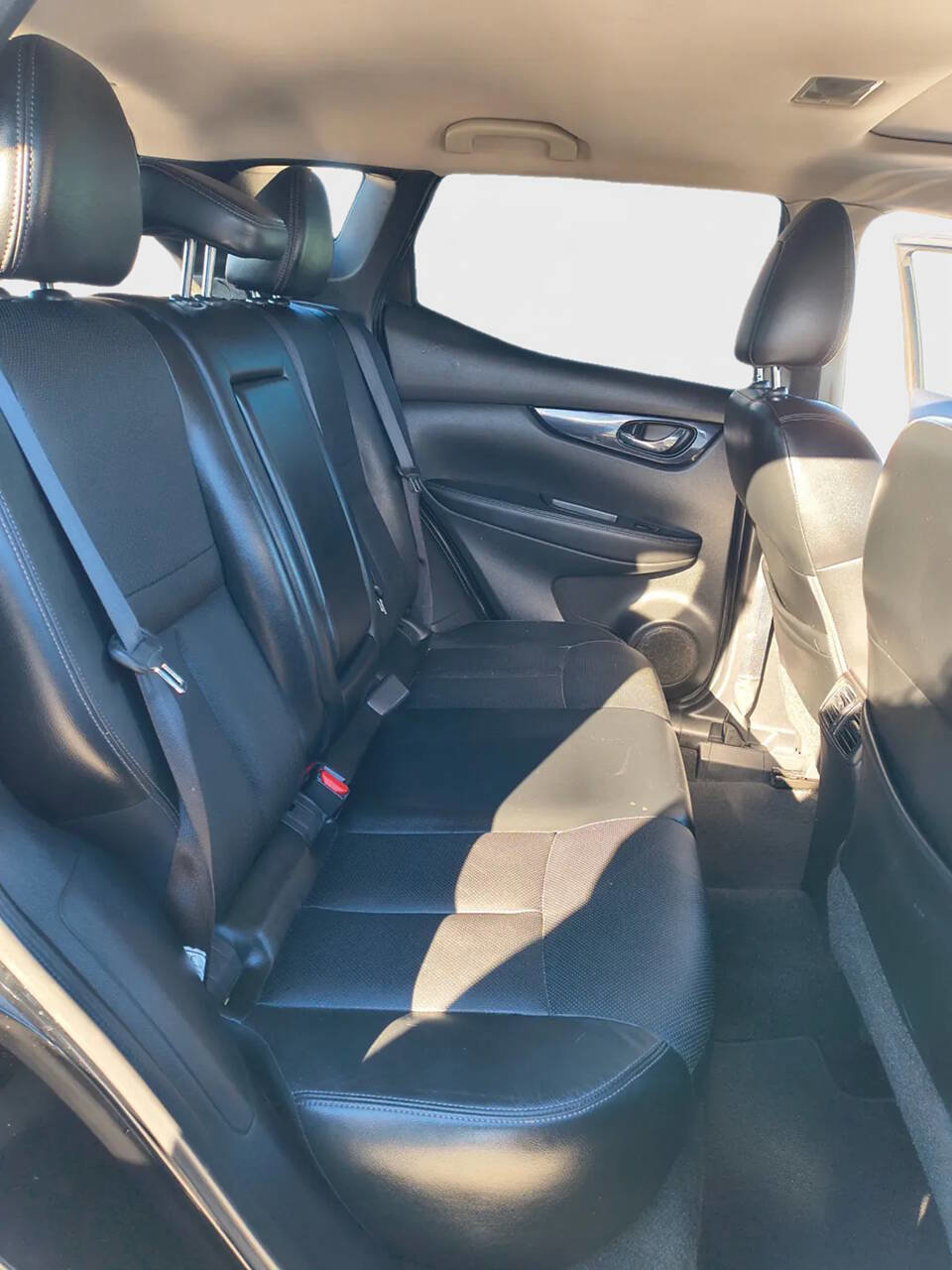 Used 2017 Nissan Rogue Sport SL w/ SL Premium Package image 15