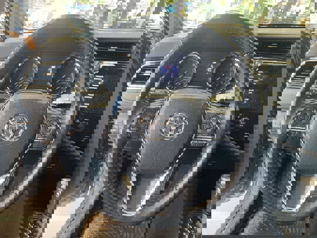 Used 2018 Toyota Camry XLE image 16