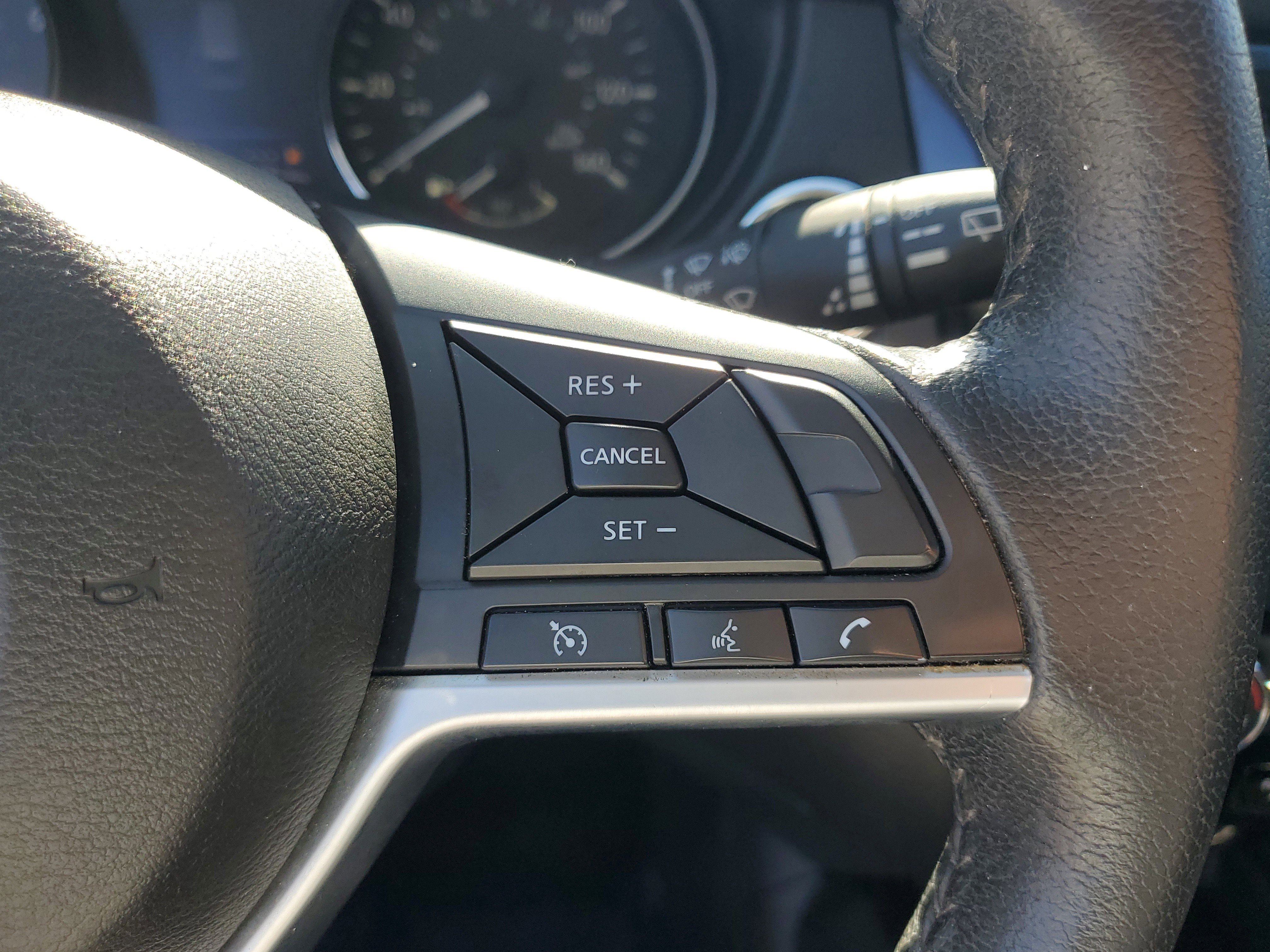 Used 2020 Nissan Rogue SV image 28