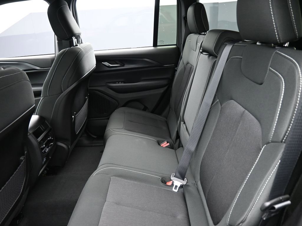 New 2026 Jeep Grand Cherokee Laredo image 12