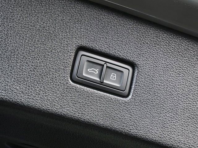 Used 2023 Audi RS Q8 image 30