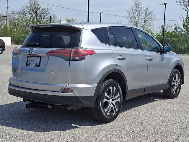 Used 2018 Toyota RAV4 LE image 9