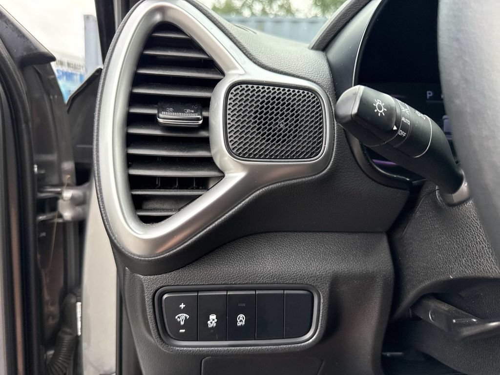 Used 2023 Kia Soul LX w/ Option Group 015 FWD image 34
