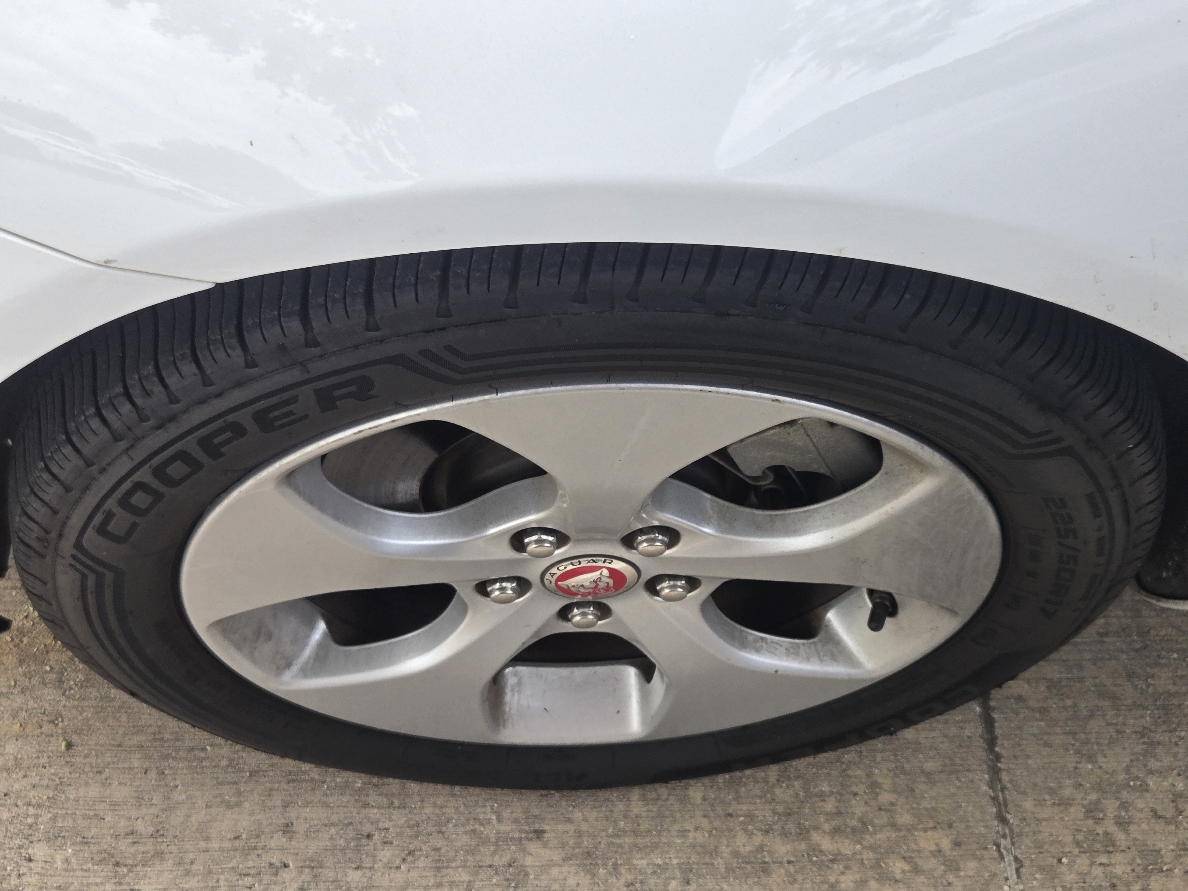 Used 2018 Jaguar XE RWD image 10