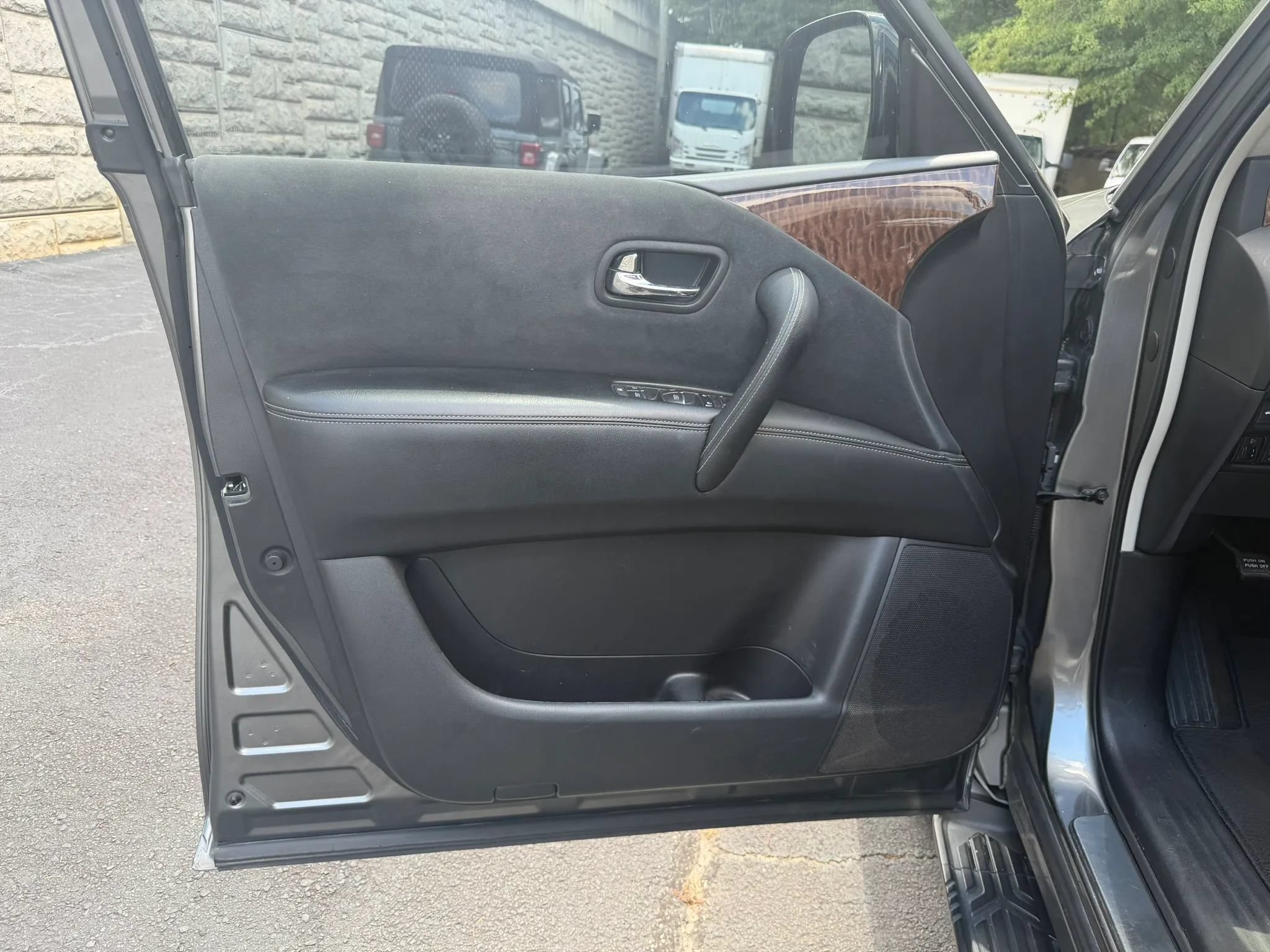 Used 2019 Nissan Armada SV w/ Driver Package RWD image 27
