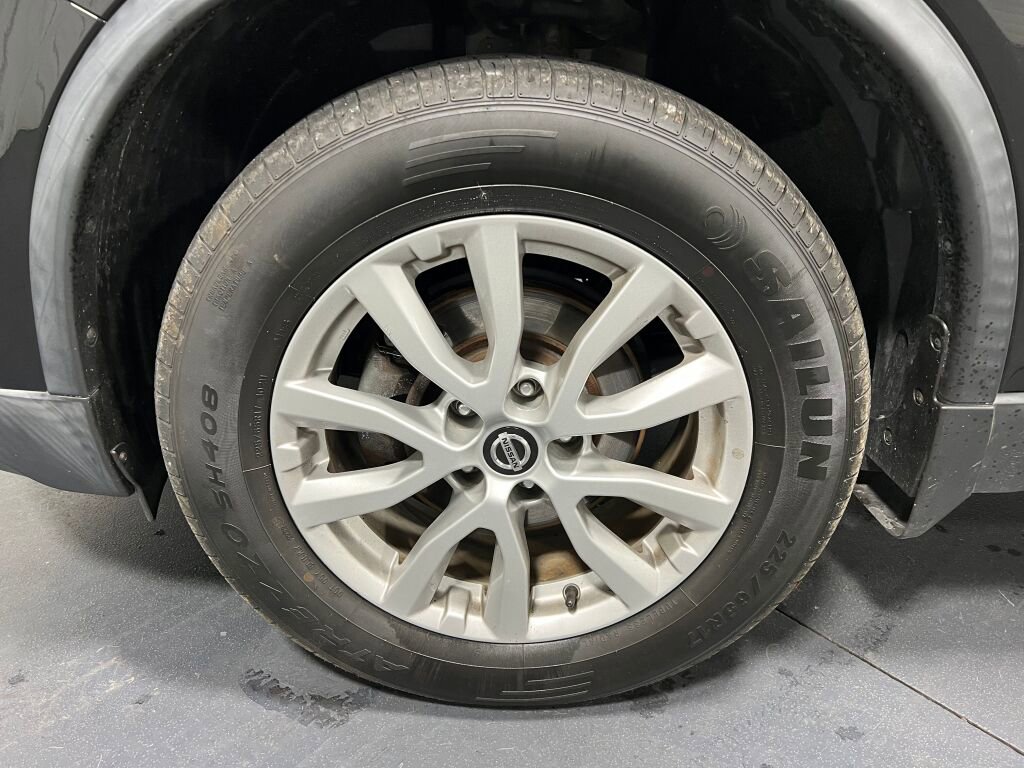 Used 2019 Nissan Rogue SV image 14