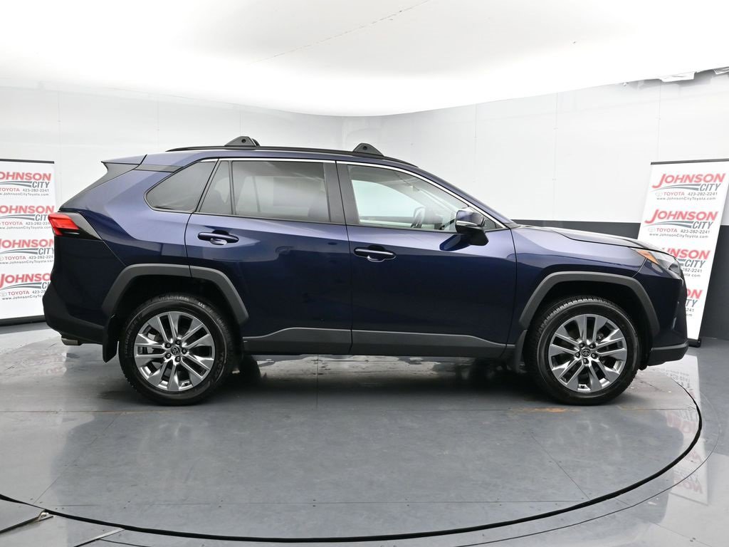 Used 2023 Toyota RAV4 XLE Premium image 9