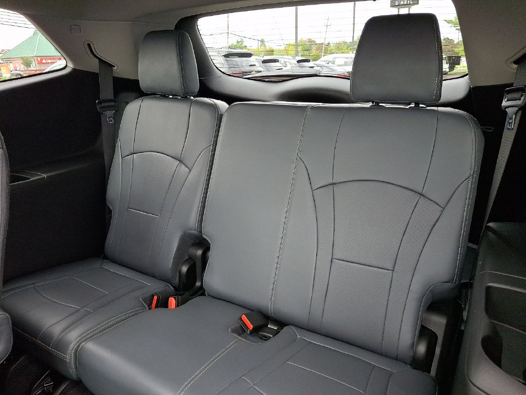 Certified 2018 Buick Enclave Essence w/ Trailering Package FWD image 10
