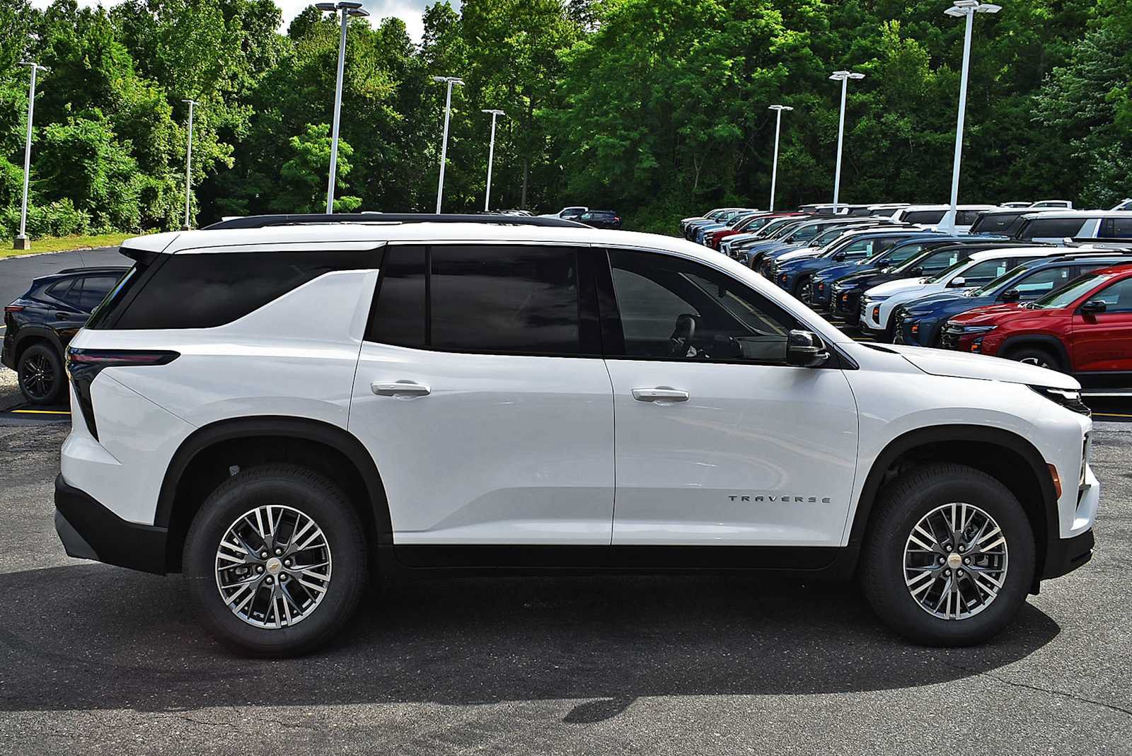 New 2026 Chevrolet Traverse LT w/ Driver Confidence Package AWD/4WD image 6
