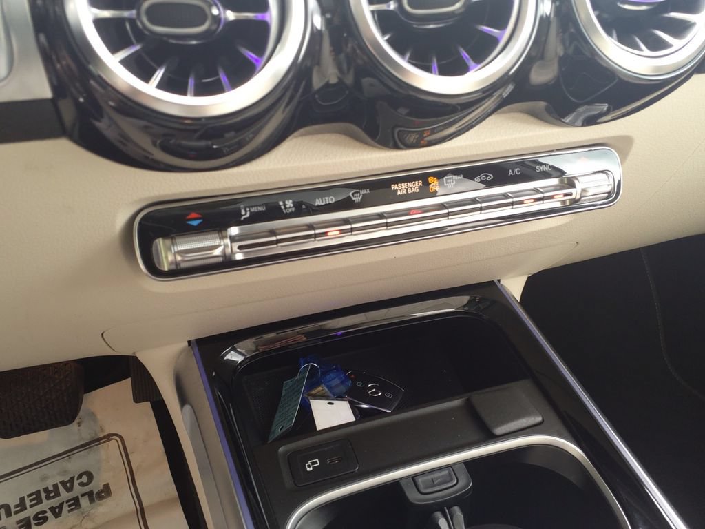 Certified 2023 Mercedes-Benz GLB 250 4MATIC w/ Premium Package image 28