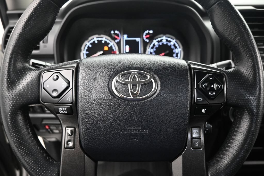 Used 2022 Toyota 4Runner TRD Off-Road AWD/4WD image 11