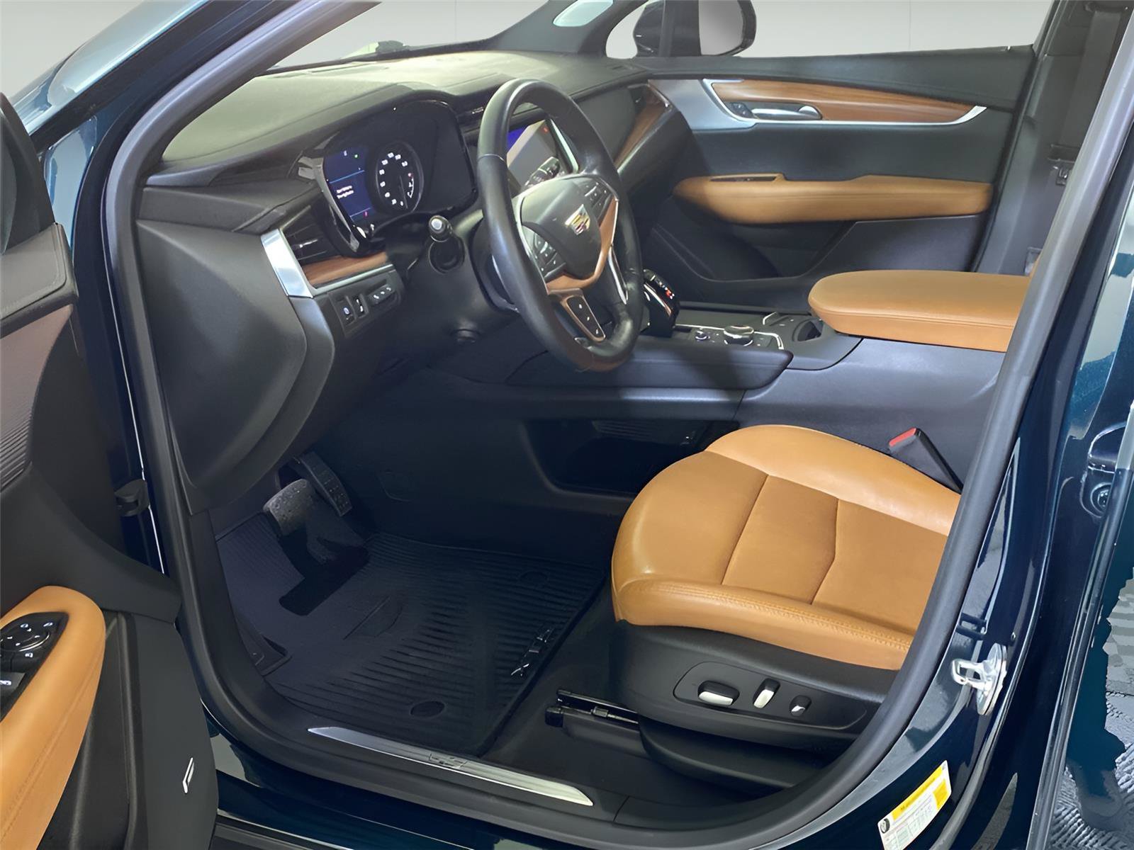 Certified 2024 Cadillac XT5 Premium Luxury w/ Technology Package AWD/4WD image 18