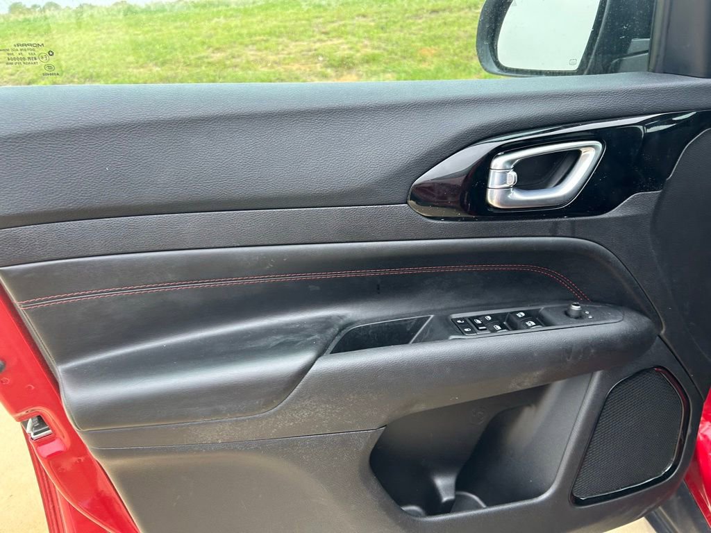 Used 2025 Jeep Compass Trailhawk AWD/4WD image 10