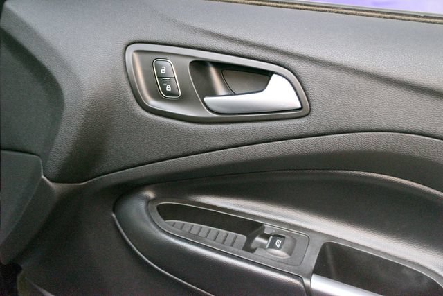 Used 2019 Ford Escape SE w/ Ford Safe & Smart Package FWD image 9