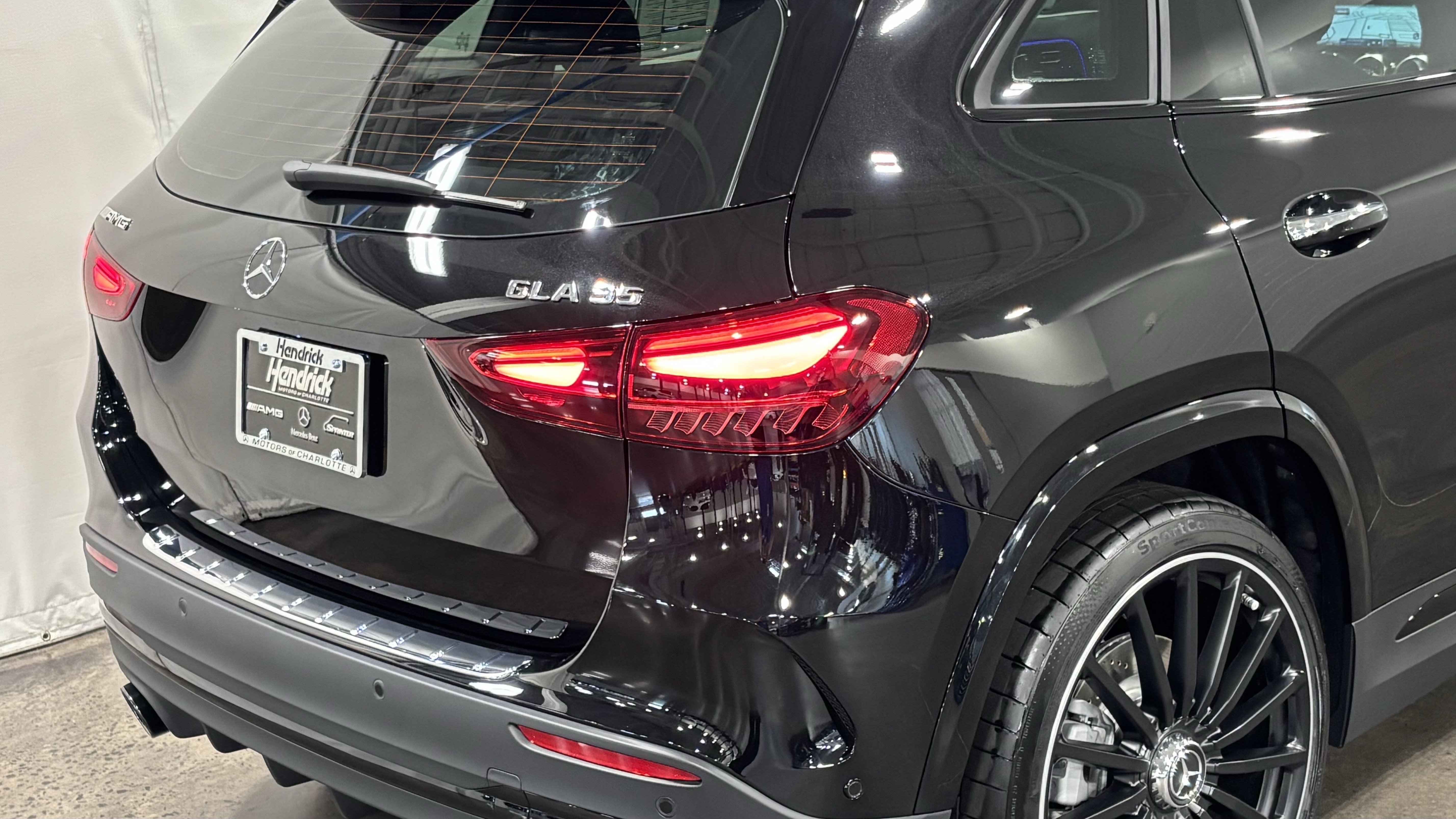New 2026 Mercedes-Benz GLA 35 AMG 4MATIC image 9
