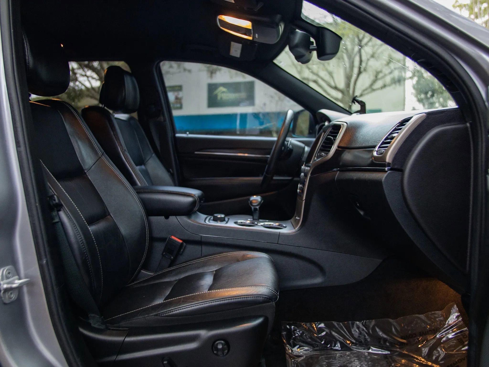 Used 2014 Jeep Grand Cherokee Limited image 24