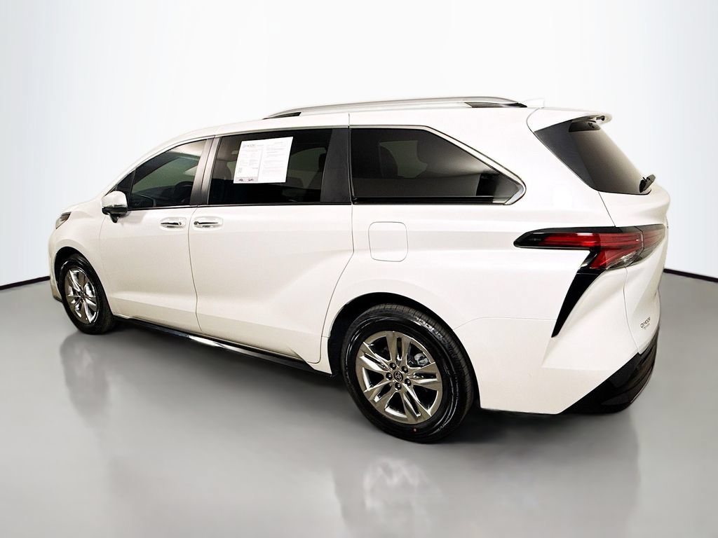 Certified 2023 Toyota Sienna Limited FWD image 5