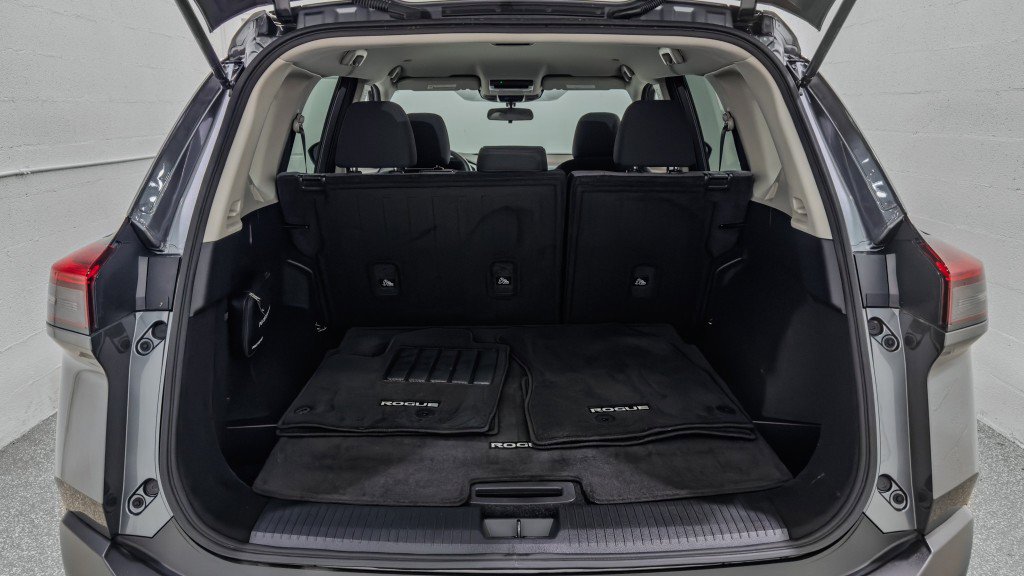 Used 2023 Nissan Rogue SV image 9