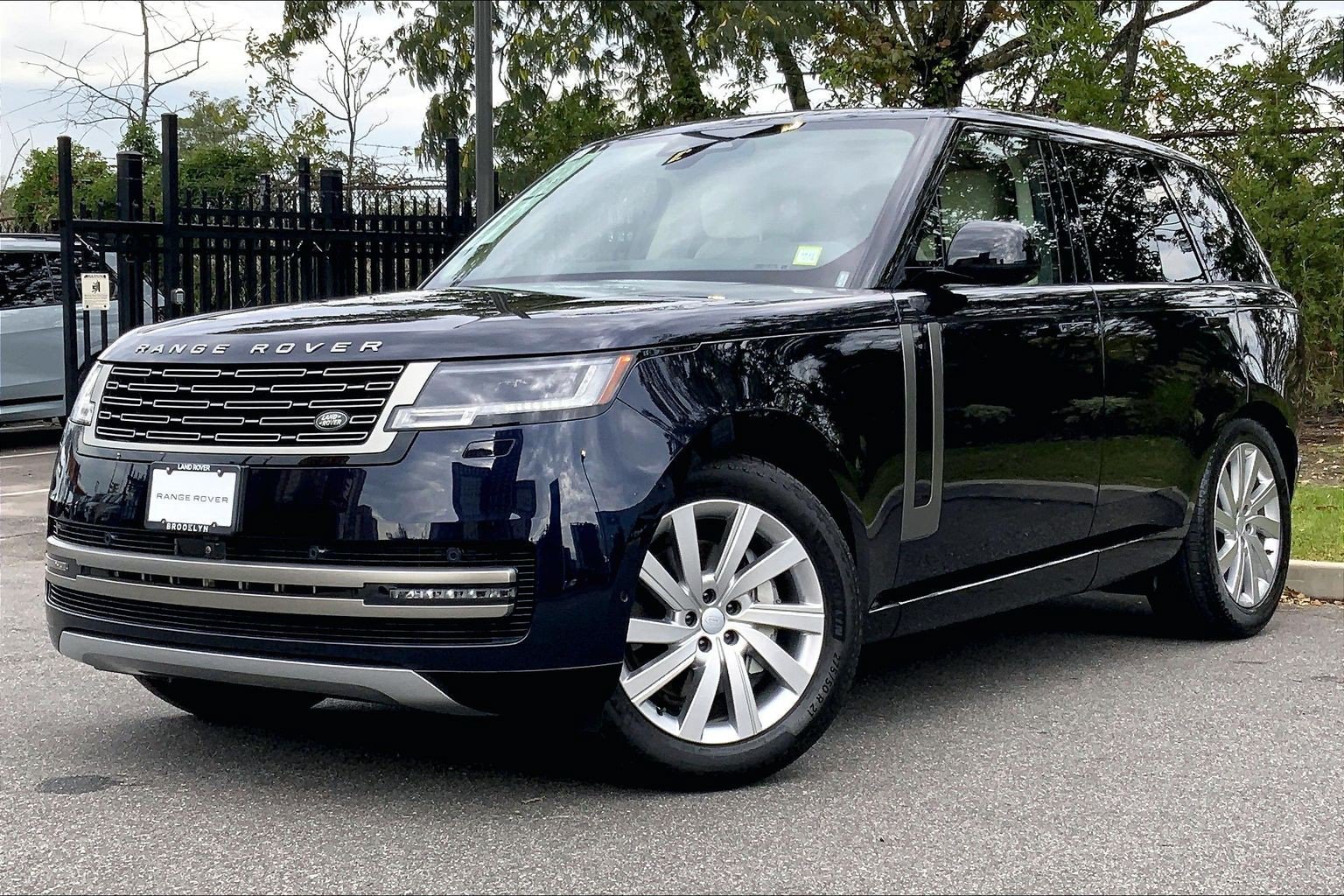 Certified 2024 Land Rover Range Rover SE AWD/4WD image 1