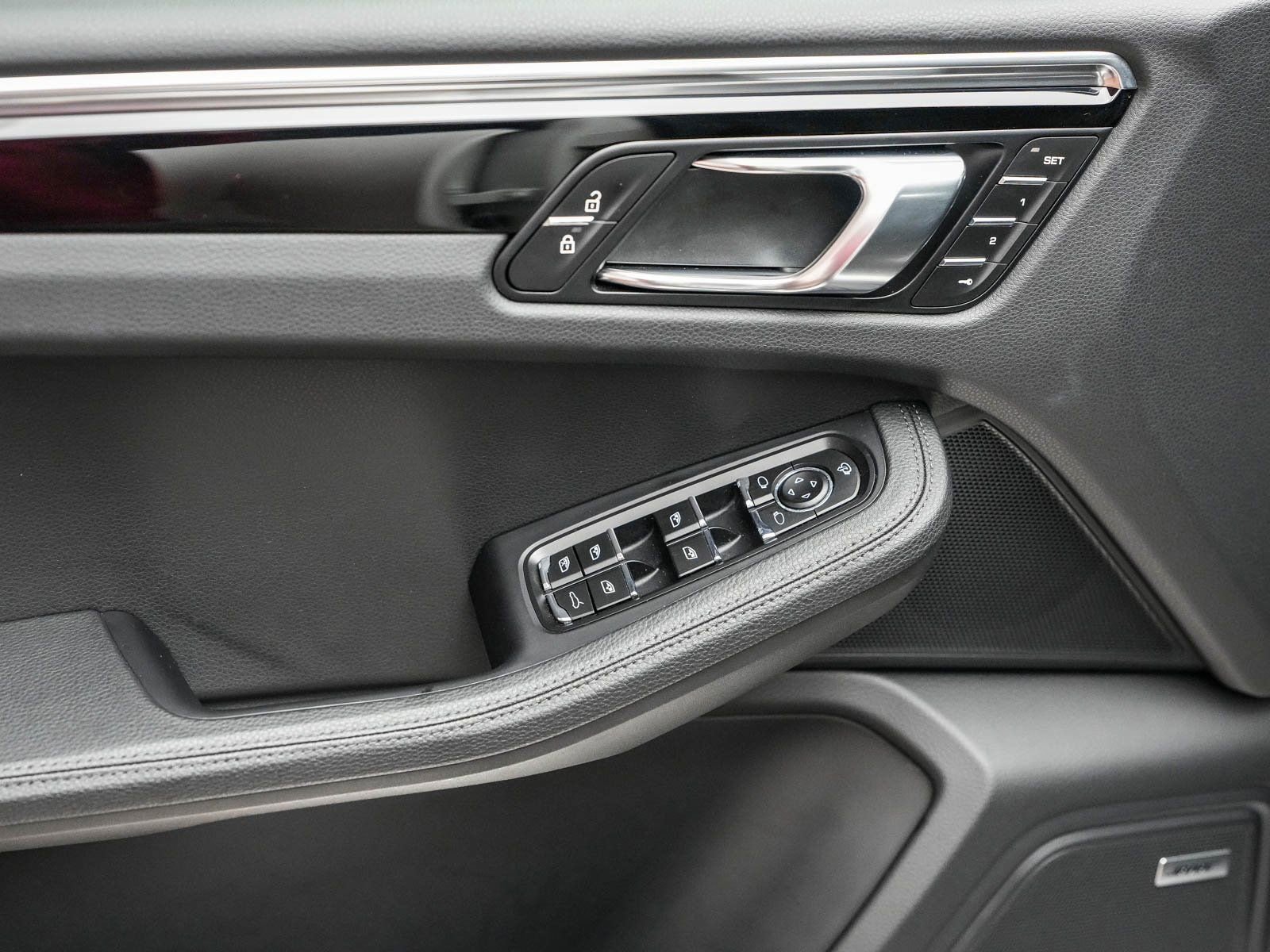 Certified 2025 Porsche Macan image 26
