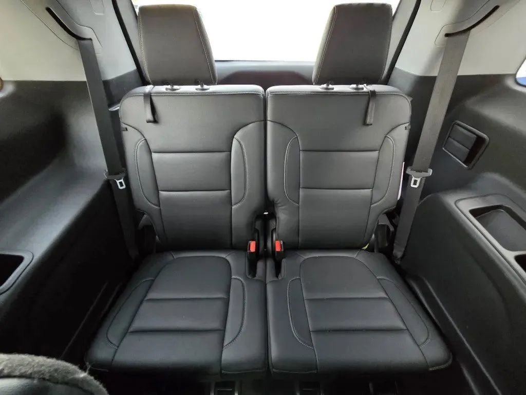 Used 2022 GMC Acadia SLT w/ Preferred Package image 30