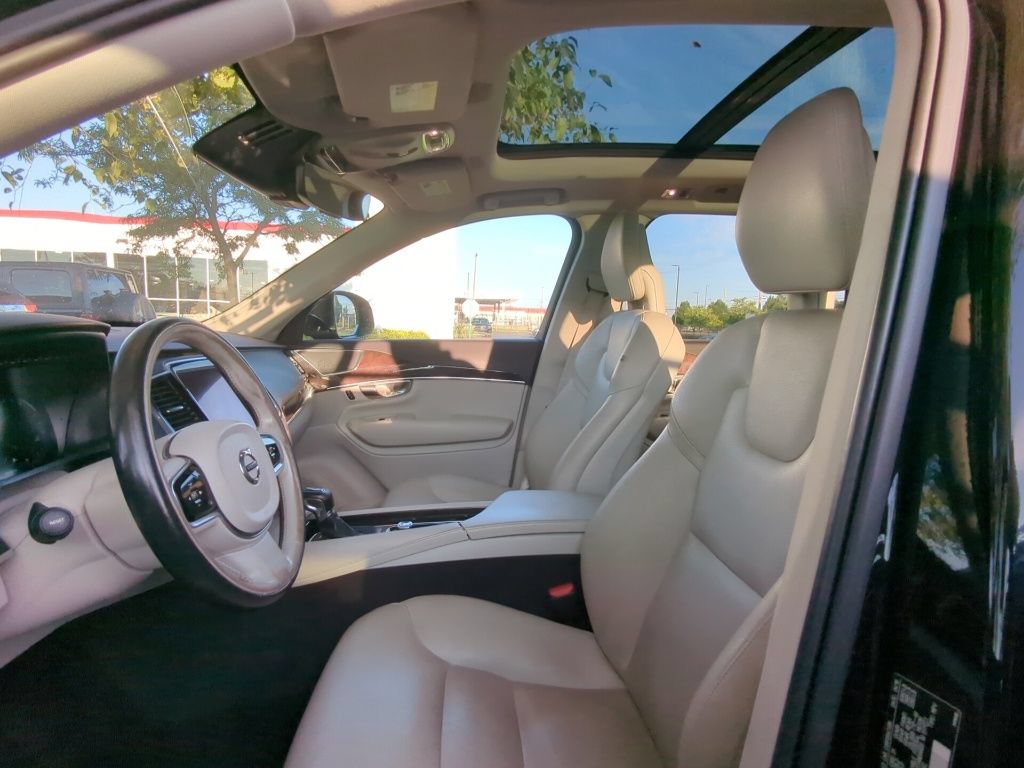 Used 2017 Volvo XC90 T6 Momentum w/ Vision Package AWD/4WD image 6