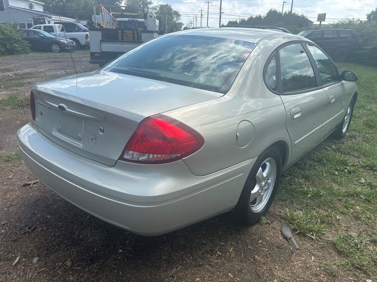 Used 2006 Ford Taurus SE FWD image 5